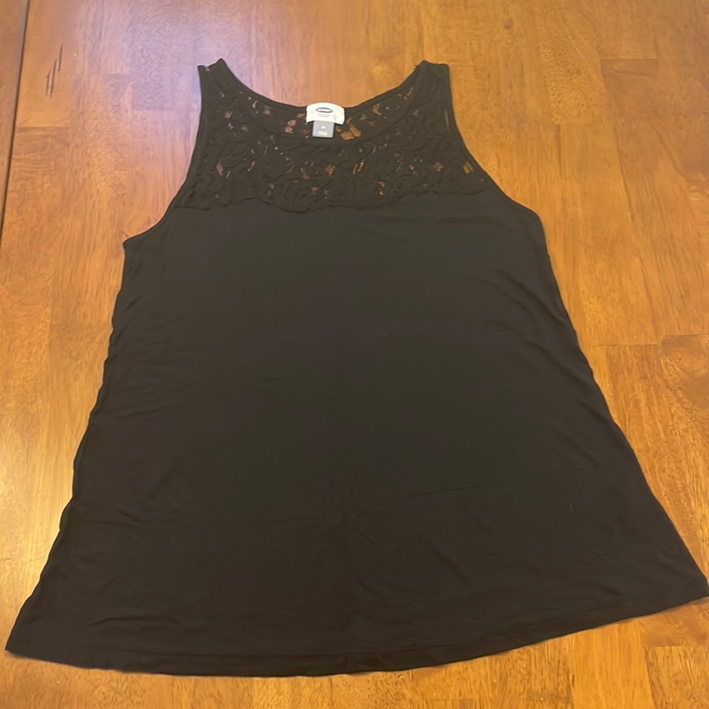 Old Navy (M) - Black Sleevless Top with Lace Detail at Top